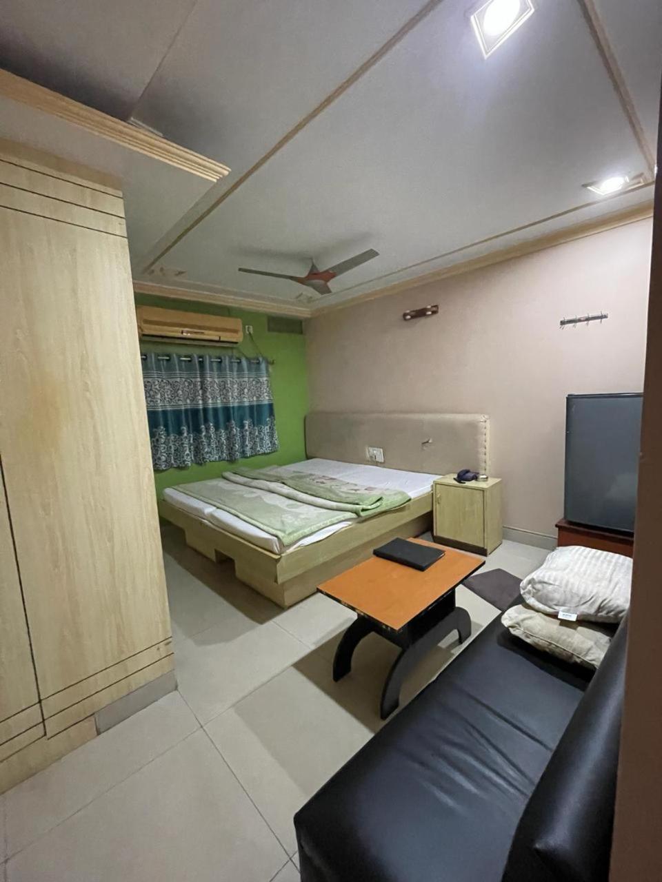 Starline Hotel Агартала Екстер'єр фото