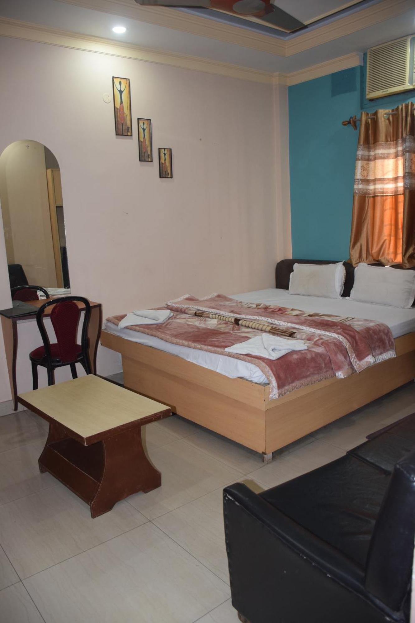 Starline Hotel Агартала Екстер'єр фото
