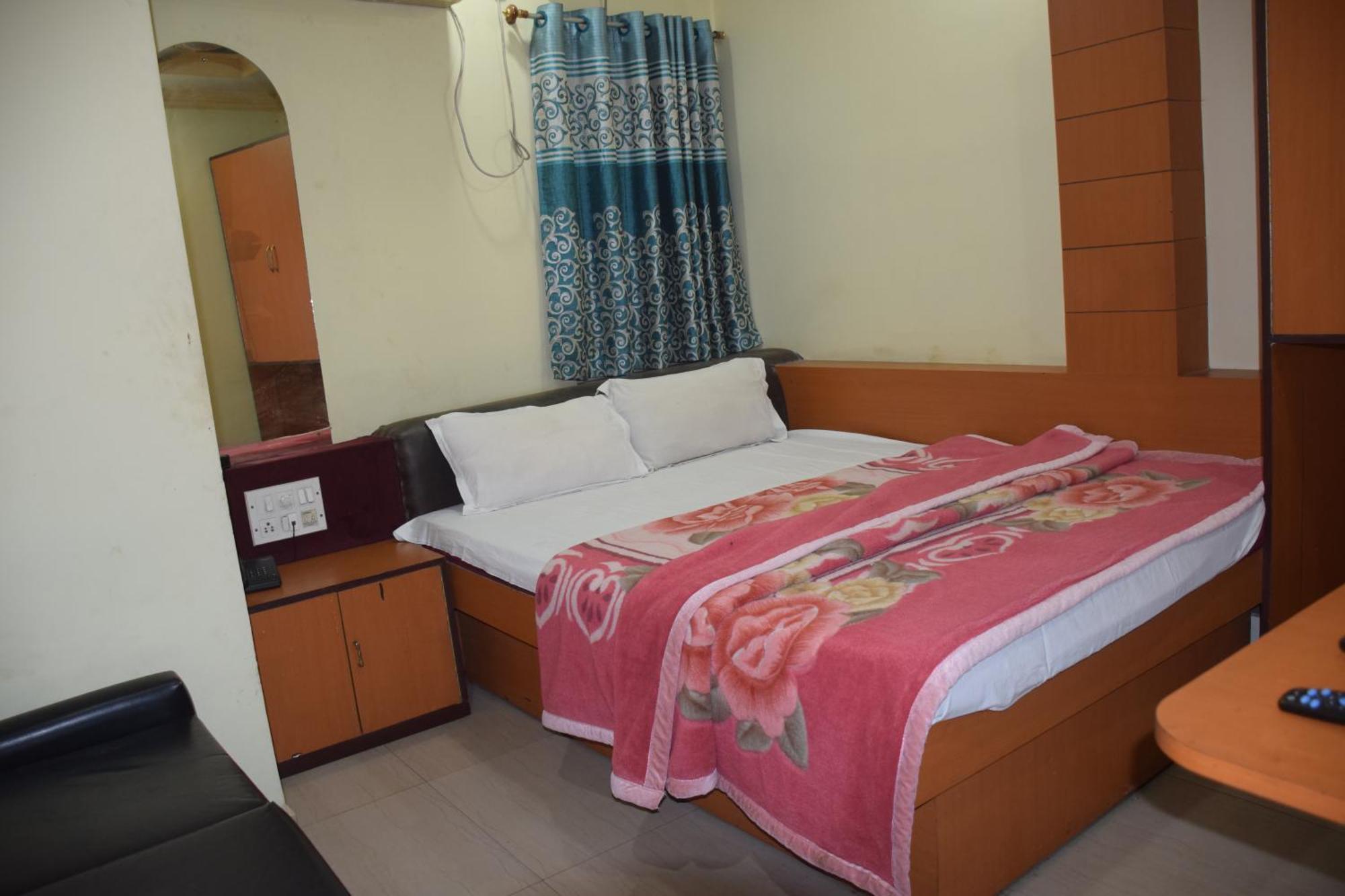 Starline Hotel Агартала Екстер'єр фото