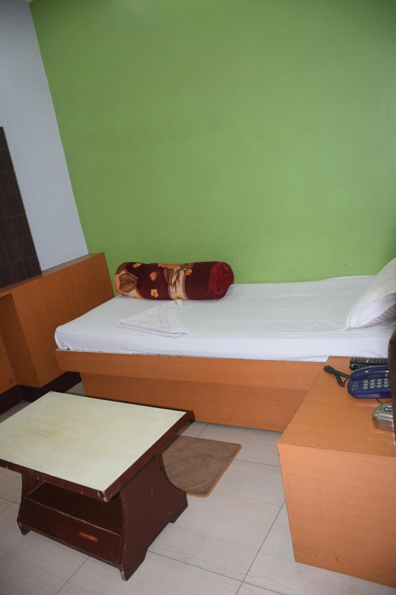 Starline Hotel Агартала Екстер'єр фото